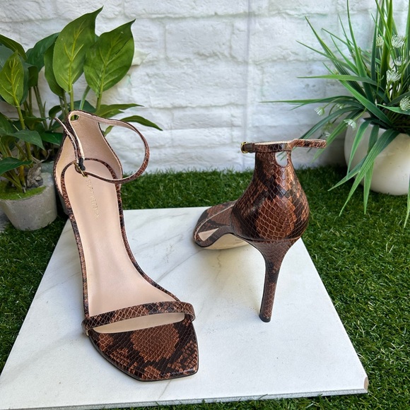 Stuart Weitzman Amelina 95 Snake-Embossed Leather Sandal Size 9.5 - Picture 12 of 12